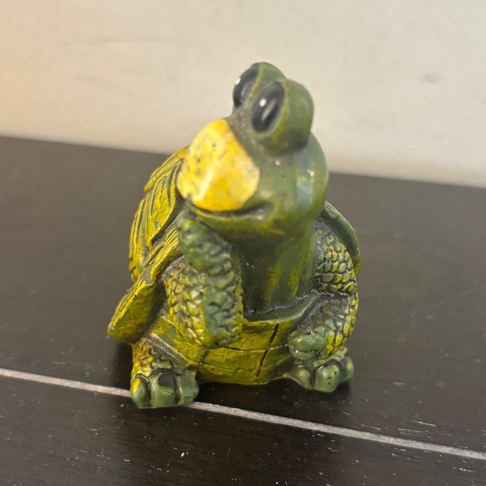 Vintage Style Miniature Resin Turtle Figurine Whimsical Green Yellow 3 Inch - Picture 3 of 8
